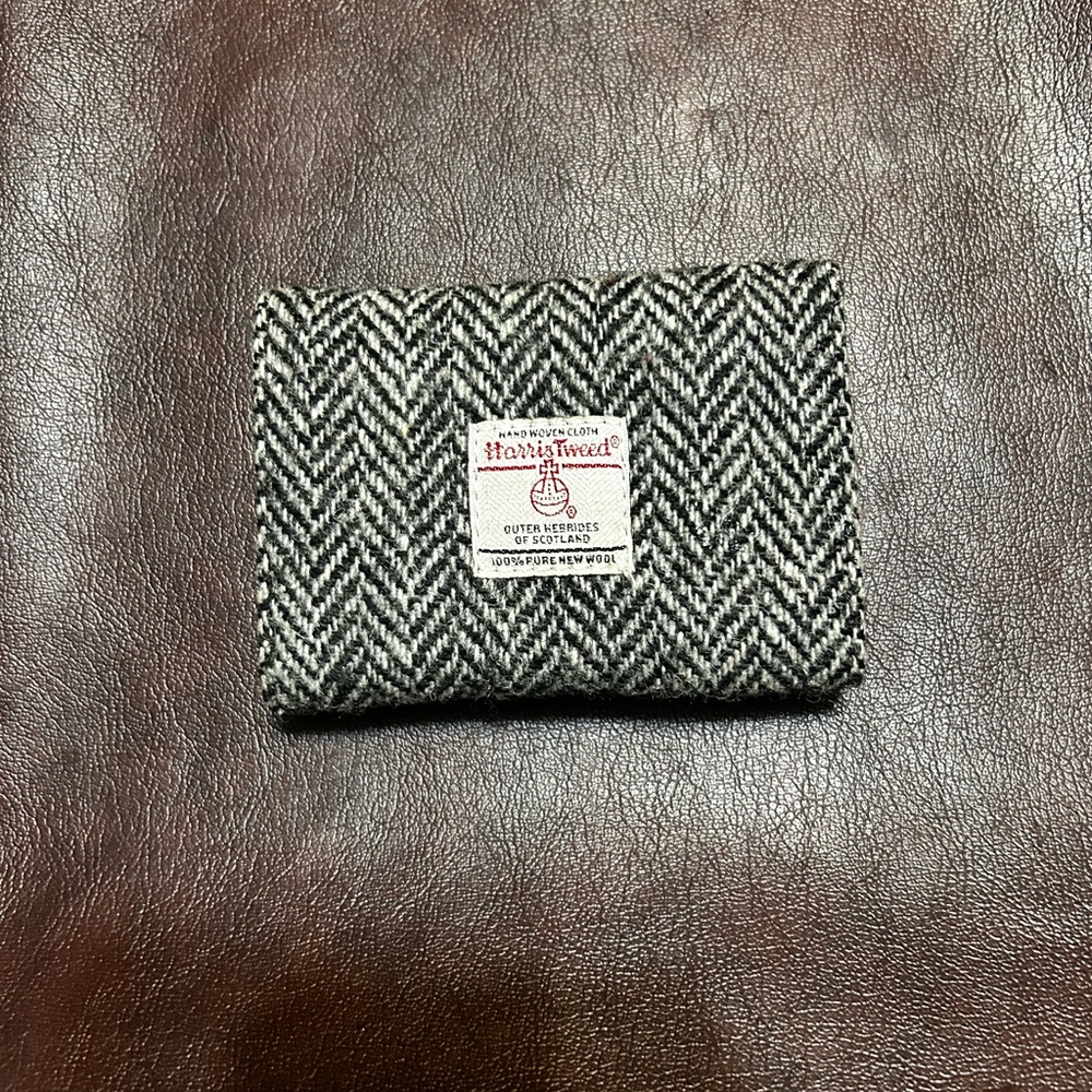 Harris Tweed x Closshi Wallet
Classic Black and White Herringbone